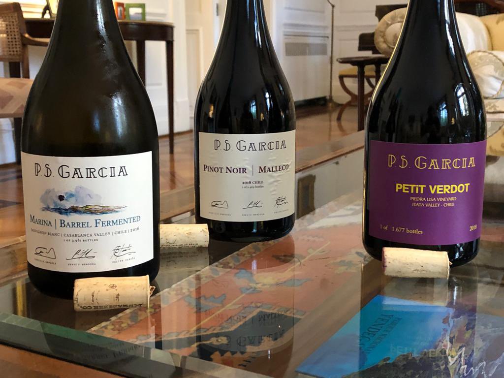 IanDuddyUK's tweet photo. A pesar del “temblorcito” estoy disfrutando de una cata de vinos en linea, gracias a @ChileWineTrails. El vino es la mayor exportación chilena al Reino Unido. Salud! 🍷 

#QuedateEnCasaYa #StayHome https://t.co/okOePuMyNB