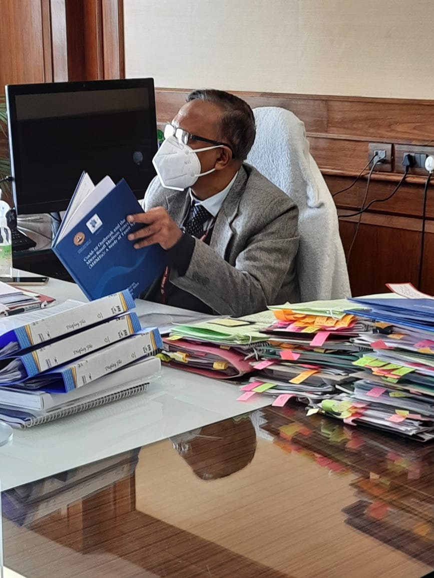 consotree's tweet photo. Shri. Devendra Kumar Singh IAS, Development Commissioner &amp; Addl. Secretary, MSME Delhi reads @ConsoTree-@iitmadras Research report on Resilience of MSME's after Covid19 pandemic https://t.co/ZepcAg0798