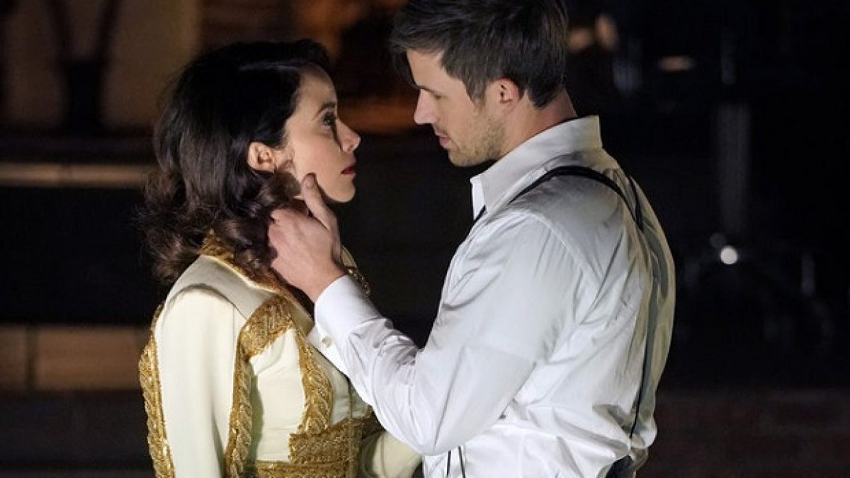 fangirlish's tweet photo. Feeling nostalgic over #Timeless after that reunion? Well, how about re-reading our review of "Hollywoodland"? https://t.co/LROtWi5mRf https://t.co/s0UOj1weeh