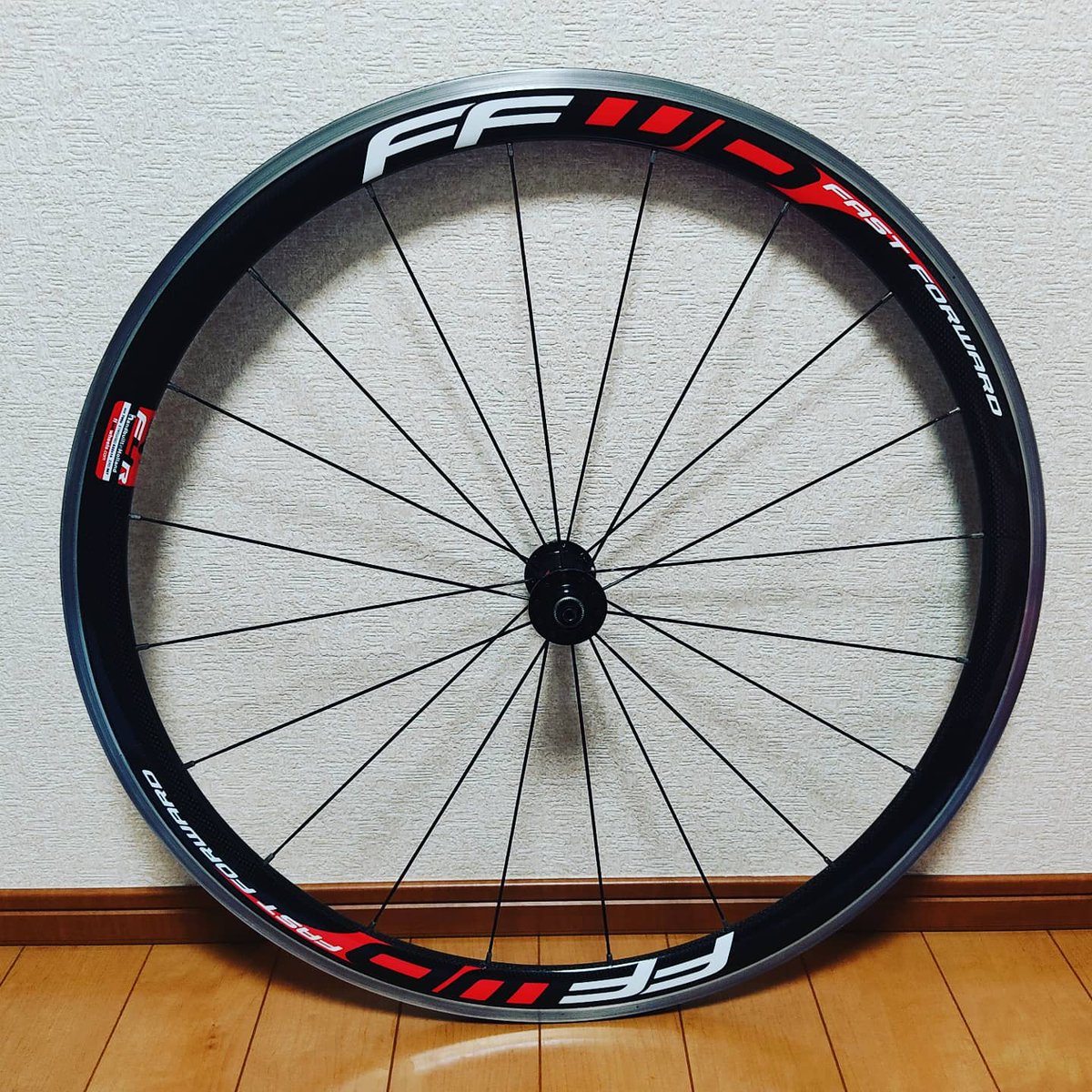 sushibicycle's tweet photo. I bought a used wheel. There is a slight crack in the carbon rim. Can it be used?
#ffwd #fastforward #roadbike #bicycle #cycling #japan #tokyo #trip #travel #sushi #sushibicyclejapan https://t.co/pdHDrrl0GN