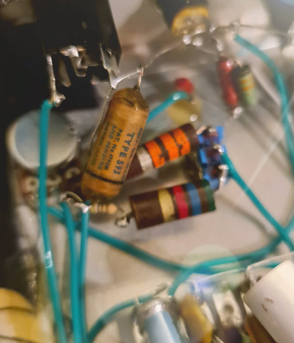 EffectsHello's tweet photo. Tone stack on the latest koss
#rememberkoss #blueslime #blueshirt #bluesrockmusic #bluesmusic #bluesguitars #bluesguitar #bluesapphire #bluesea #bluestaffy #bluesrockguitarist #prilaga #blueskys #bluesrocker #bluesrockband #blues #bluesrock #kossoff #bluesguitarlesson https://t.co/wUgje6UebG