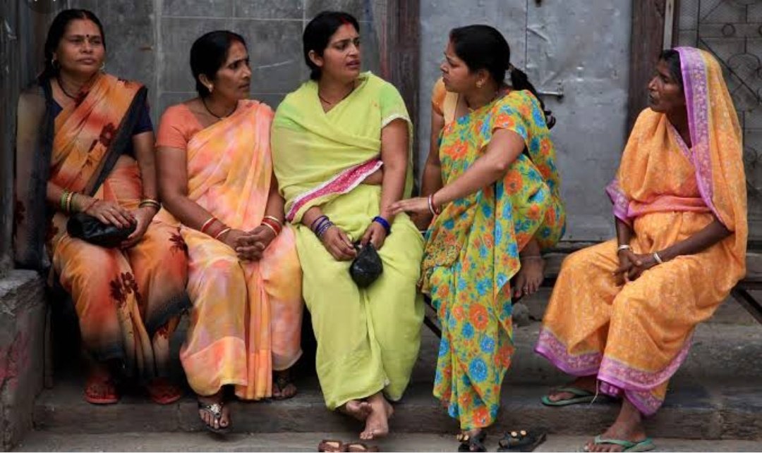 AswiniMohanty13's tweet image. ଯେବେ ସ୍ତ୍ରୀ ଲୋକମାନେ ଫୁସୁରୁ ଫୁସୁରୁ ହେଉଥିବେ
ବୁଝିଯିବ ଯେ #data_transfer ହେଉଛି ! 
           ଆଉ ଯେବେ କହିବେ 
&quot;ଛାଡ଼ ଆମର ଏ କଥାରୁ କଣ ମିଳୁଛି ଲୋ ମା&quot;
ତାହେଲେ ବୁଝିଯିବ ଯେ #data_save ହେଇଗଲା
ଖାଲି ଯାହା #viral ହେବା ବାକି 😝😝