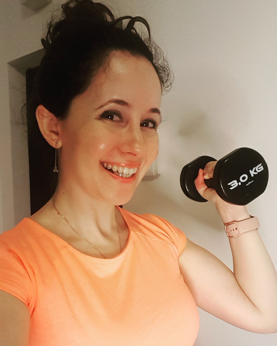 Start. Start small, but start! 

➡️ I work out daily, no matter what

⚠️ What would motivate you start working out #daily? 

#instaworkout #fun #healthy #mindset #inspire #roxanapopet #steponyourfears #homegym #workout #daily #motivation