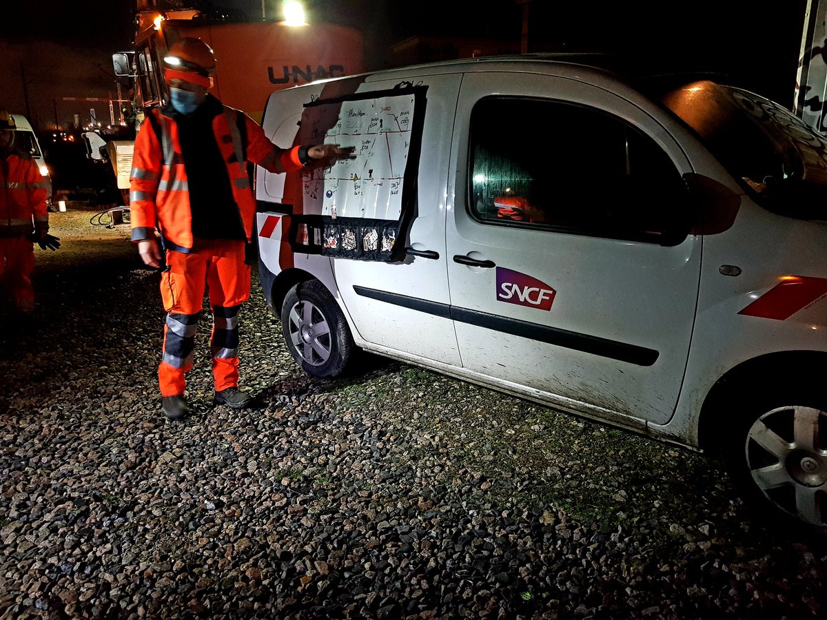 remivau's tweet photo. Suppression d'une zone boueuse dans les quais de Villiers sur Marne
#UPVoieParisNoisy #infrapoleParisEst @RERE_T4_SNCF @SNCFReseau @ColasRail_off https://t.co/5vOacimEWq