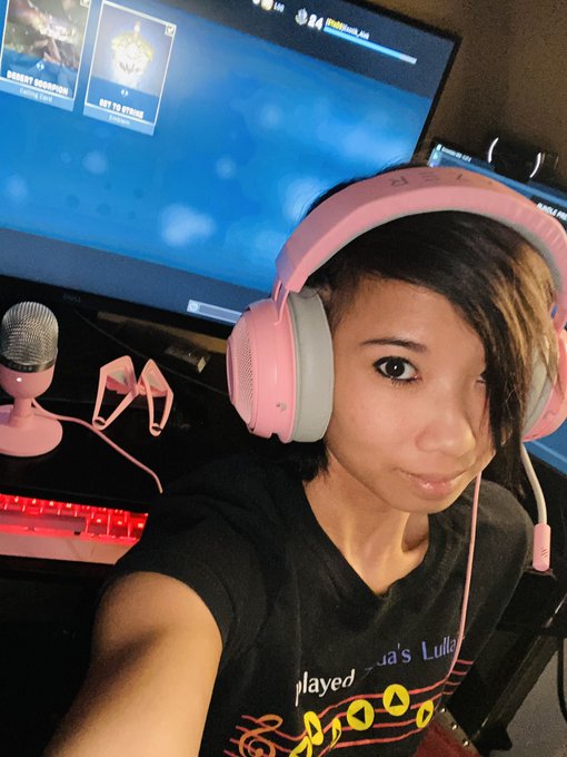 I&rsquo;m live playing COD:MW right now! https://t.co/K71TUCX5tB<a href="/tag/gamergirl"class="tags"><span>#gamergirl</span></a><a href="/tag/twitch"class="tags"><span>#twitch</span></a><a href="/tag/streamer"class="tags"><span>#streamer</span></a><a href="/tag/codmw"class="tags"><span>#codmw</span></a>