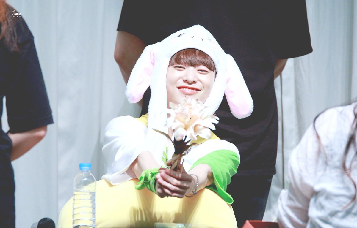 Launieuwu's tweet photo. how to make a minseok 💗
#라운 #민서기 #김민석 https://t.co/mQ84PYJPbU