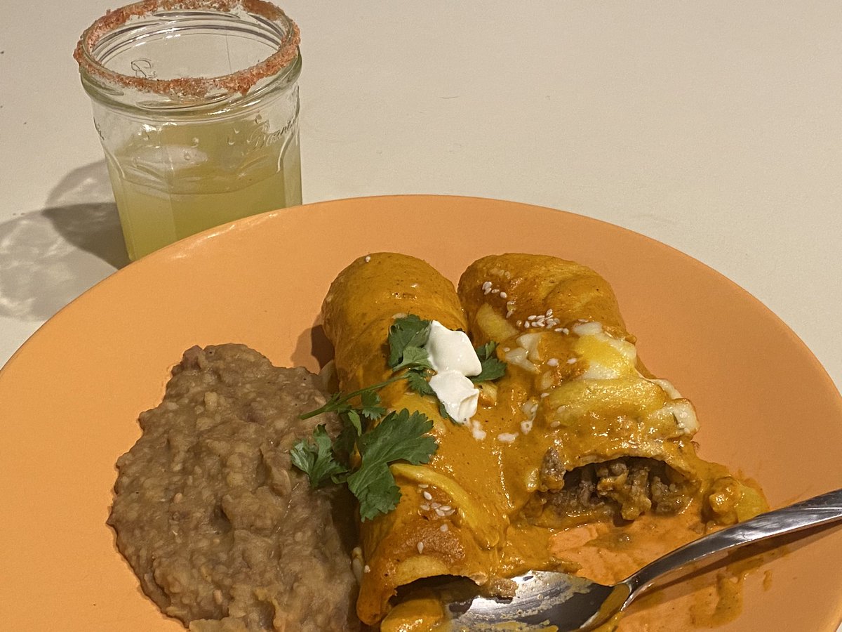 leesean's tweet photo. 🌶 🔥 When you put Szechuan peppers in your enchiladas, is it Szexican, Szex-Mex, or just plain Szexy? 

🍋 🍹 Cocktail pairing: yuzu mezcal margarita rimmed with smoked chili salt 🌶 🧂 https://t.co/w7w8kw9zKR