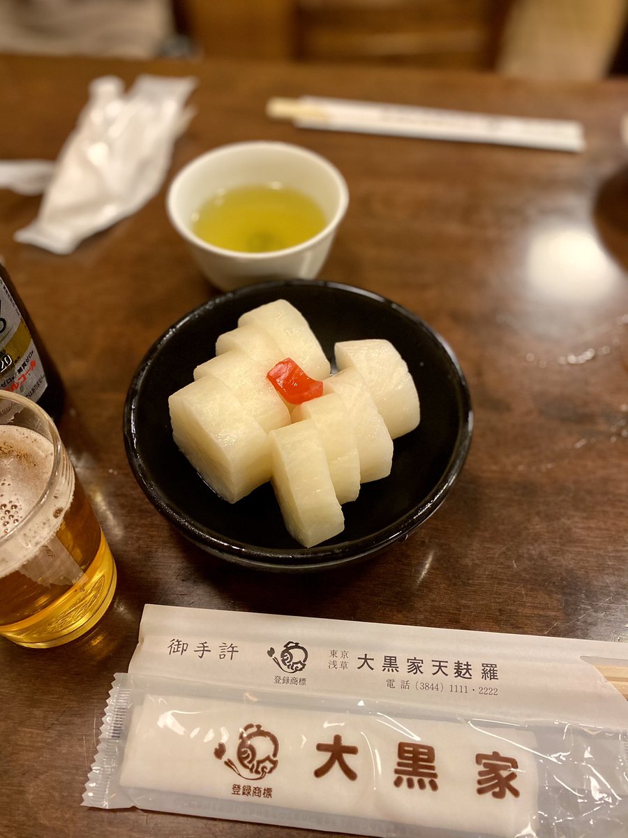 熊野 吾論千代 Kumano Goroncho V Twitter どんよりな日曜日 こんな日は美味しい物でも食べて楽しい気分になろう って事で天麩羅を食べたかったので 一路 浅草の大黒屋さんへ 久々の真っ黒な天丼とべったら漬けに舌鼓 浅草 大黒屋天麩羅 ランチ 熊野 吾論千代 Kumano Goroncho V Twitter どんよりな日曜日 こんな日は美味しい物でも食べて楽しい気分になろう って事で天麩羅を食べたかったので 一路 浅草の大黒屋さんへ 久々の真っ黒な天丼とべったら漬けに舌鼓 浅草 大黒屋天麩羅 ランチ