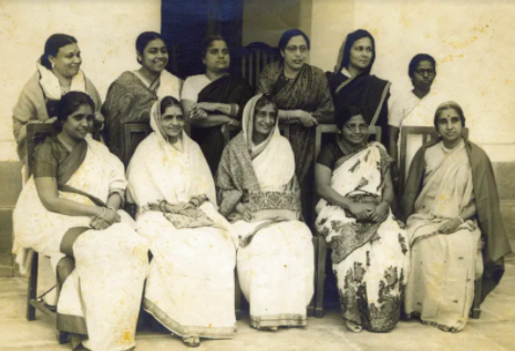This  #RepublicDay   let us remember our Founding Parents. We still call them founding fathers, the men who built the republic, when very clearly it was not! A thread on the women who shaped the Indian Constitution by  @binaryfootprint.