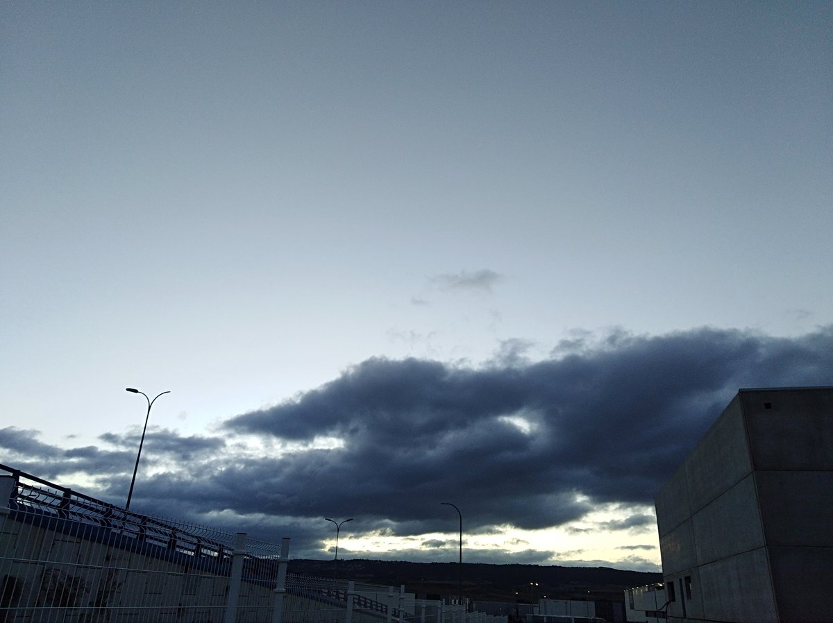 FelipeLoSeMa's tweet photo. Si ves que el día comienza gris, haz como el Sol y ofrece tu luz para iluminar a los demás 💪💪💪#CarpeDiem #atopee #energíapositiva #Motivacion #sefeliz #BuenosDiasATodos https://t.co/y0cVtAiMDq