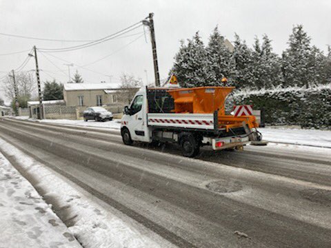 #villecresnes retour de la neige ❄️ salage en cours