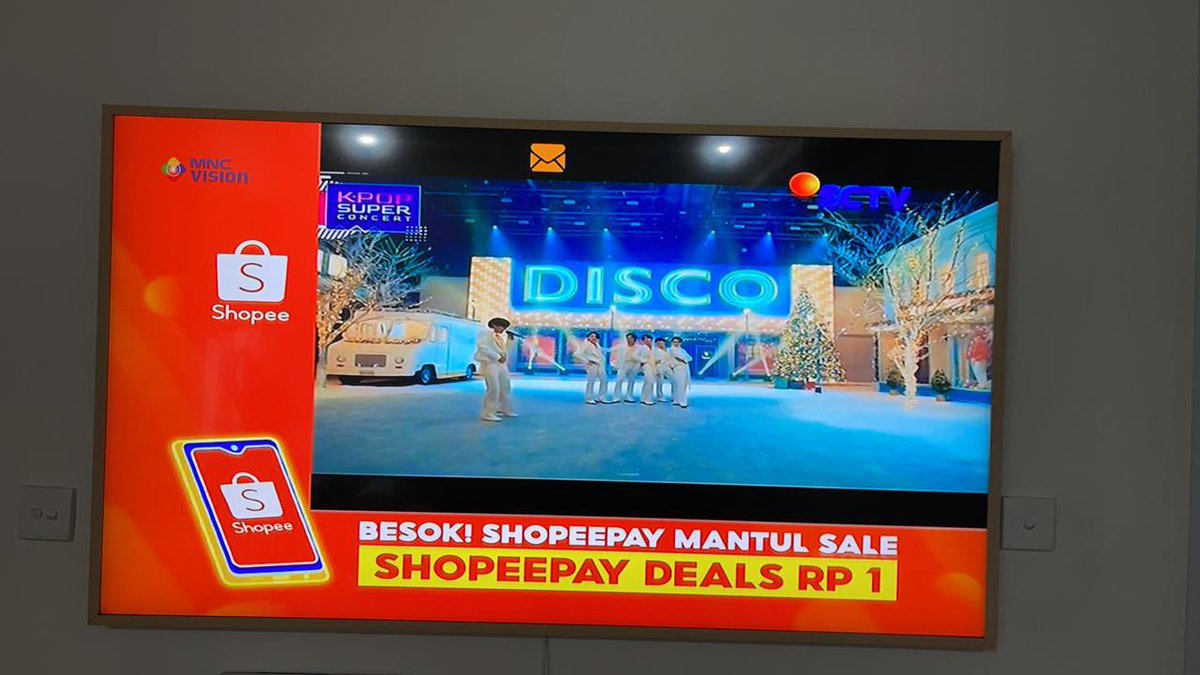 Shopee X BTS ? , <a href="/bts_bighit/">BTS_official</a> udh ga sama Tokped emg?