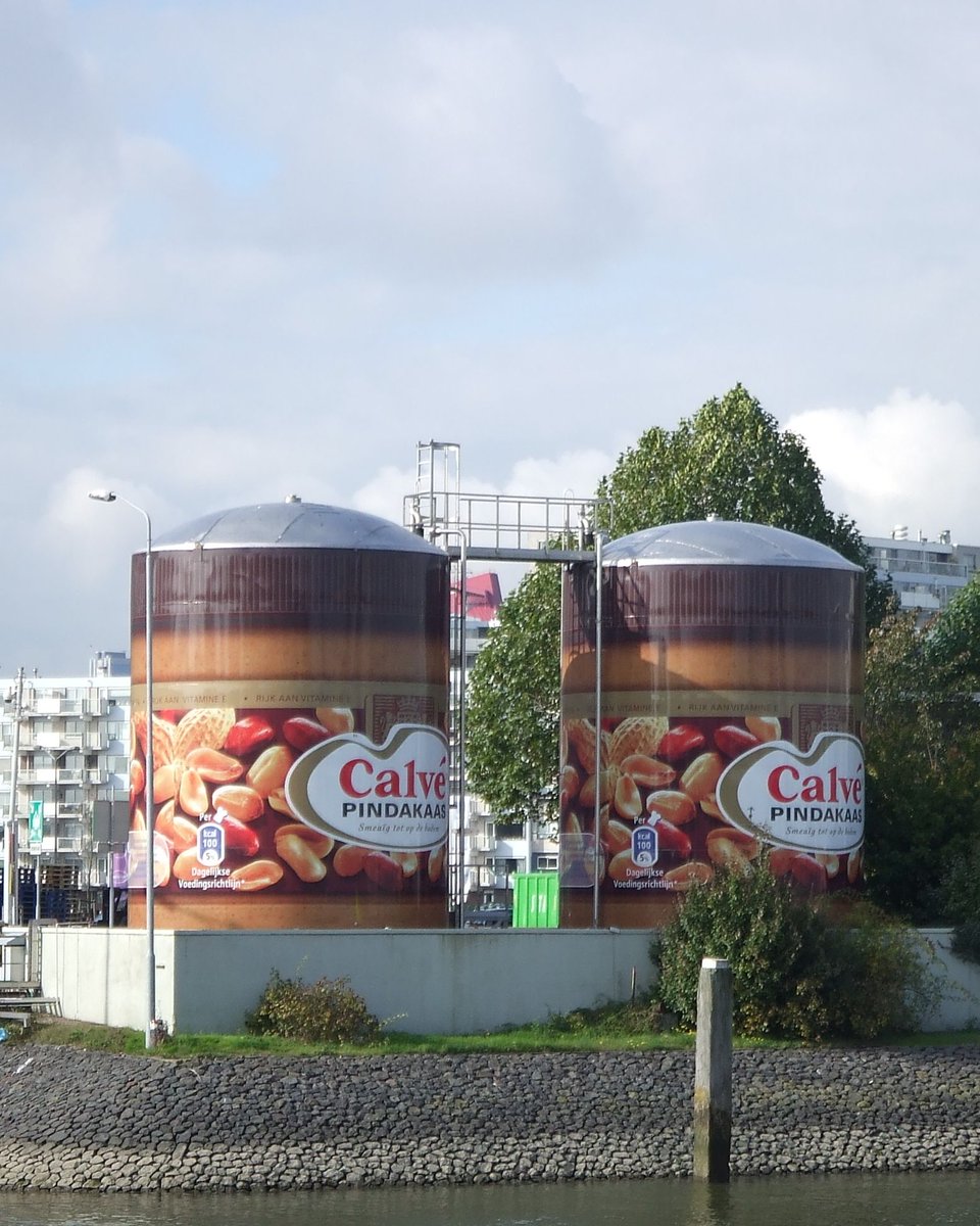 Deze passen niet, maar geeft niet. Zijn toch niet van glas! Die van jou wel, dus hup naar de glasbak! #pindakaasdag #glasintbakkie