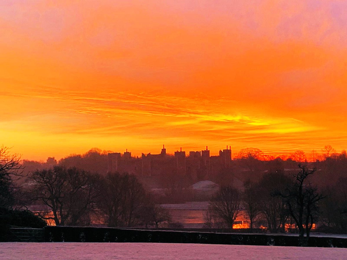 Wonderful morning sky at the College this morning. Happy Exeat weekend everybody. <a href="/FramCollege/">Framlingham College</a> <a href="/BSAboarding/">BSA Boarding</a> #iloveboarding