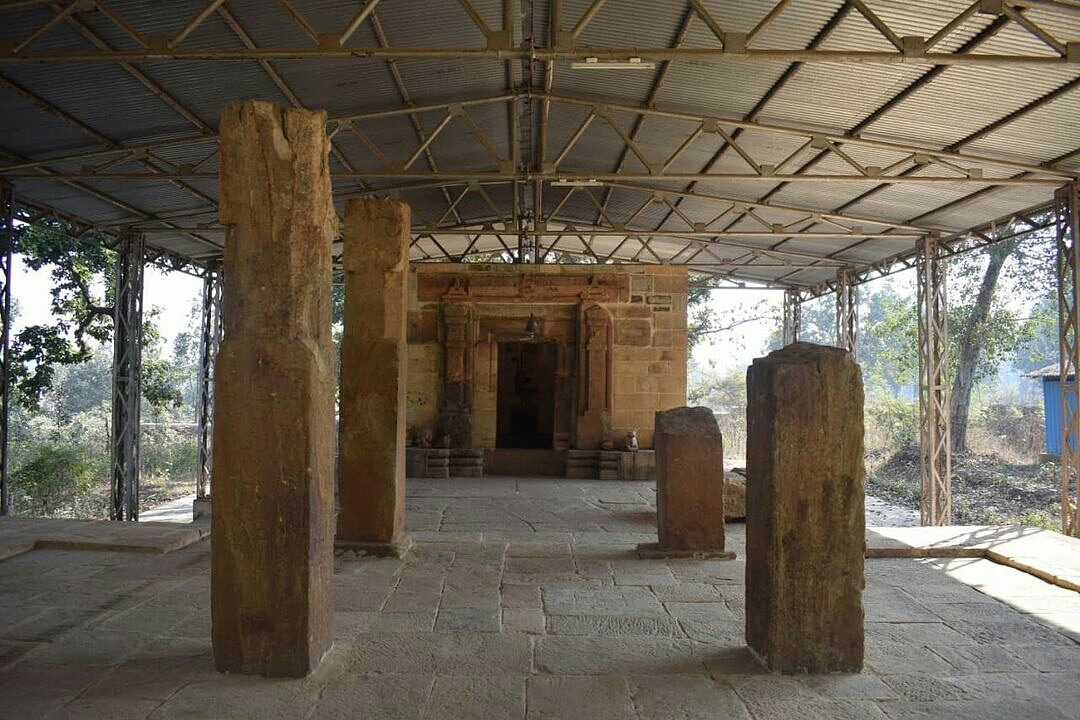 Shiva temple at Maheshpur a Village with natural forest around it is in Batauli Tehsil in Surguja District of Chhattisgarh.
PC: trilokesh0606
@SurgujaDist @tourismgoi @MinOfCultureGoI #maheshpur #archeologicalsite