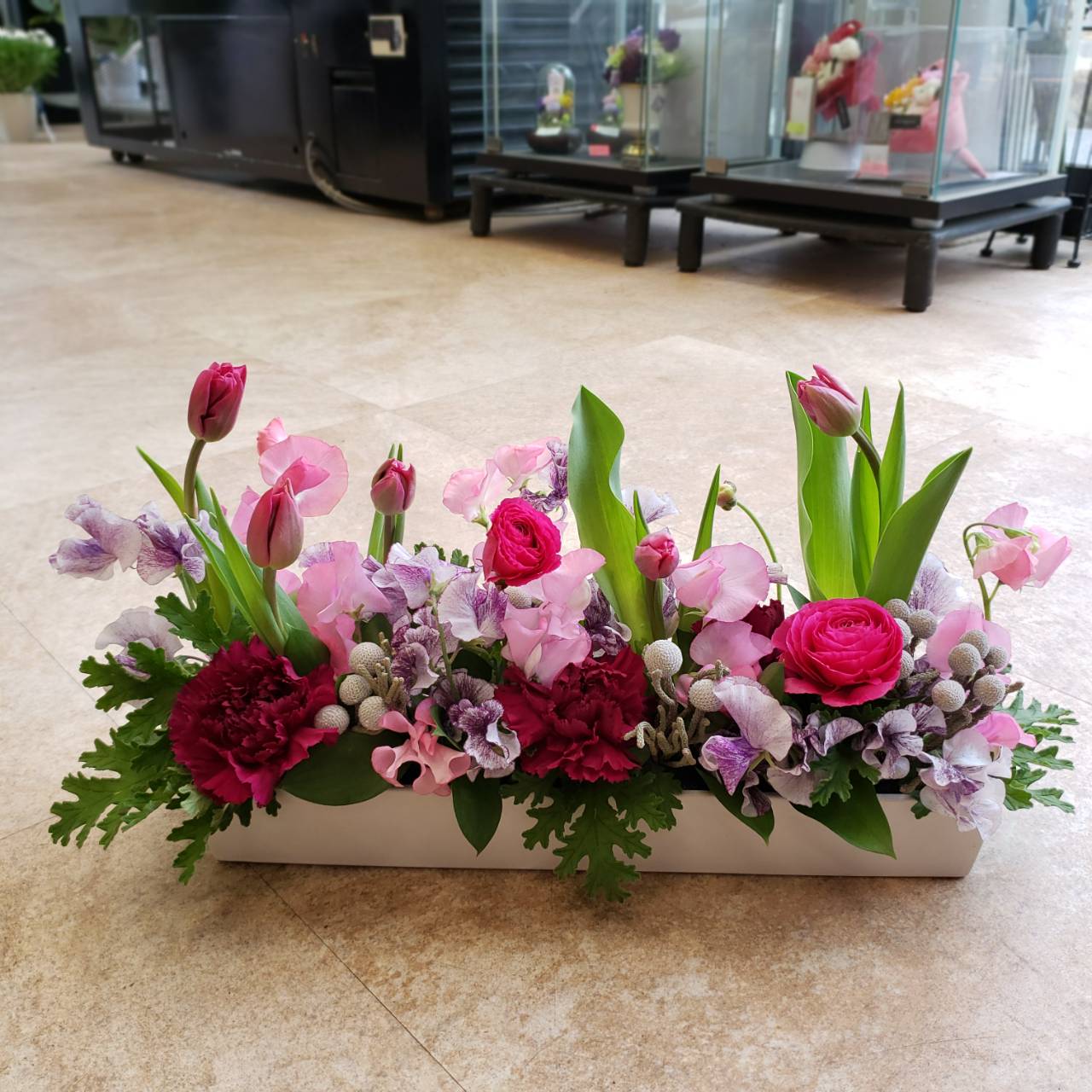 星のフラワー 花屋from茅ヶ崎 受付に飾るアレンジメント 春のお花たっぷり 八重のチューリップ コニャック 可愛いです 花 花屋 茅ヶ崎花屋 茅ヶ崎 星のフラワー T Co Hpn7a3ycdl Twitter
