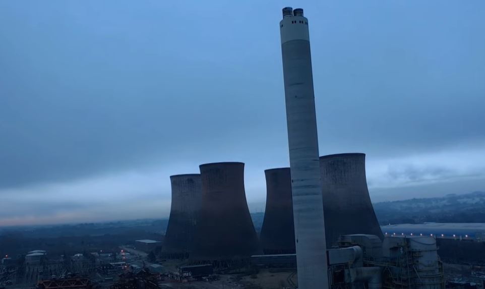 A 183m chimney at Rugeley Power Station in #Staffordshire is set to be demolished this morning! Check out the live stream here!
https://t.co/mctDu1VwKY https://t.co/eUxLqBBZkZ