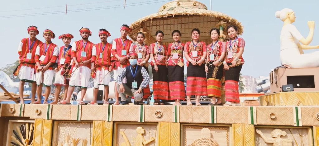 chandni_ias's tweet photo. Bamboo encapsulates the very soul of tribal life in #Tripura. Cuisine, religion, economy, ecology - it is a necessary ingredient. This #RepublicDay look out for tableau made of Bamboo portraying the state's leap towards #AtmaNirbharTripura.

@BjpBiplab
@tripura_cmo 
@cstripura https://t.co/37rDkfyAgh
