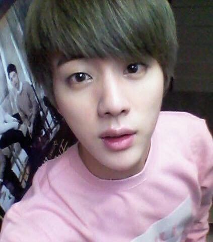 POV: You touch World wide handsome Kim Seokjin- A short thread