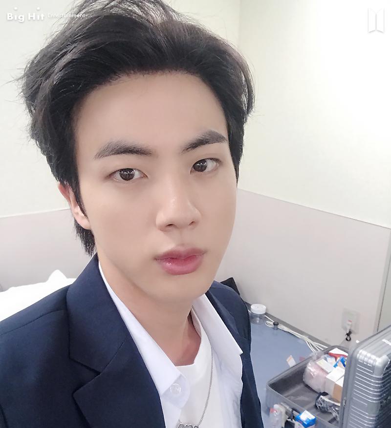 POV: You touch World wide handsome Kim Seokjin- A short thread