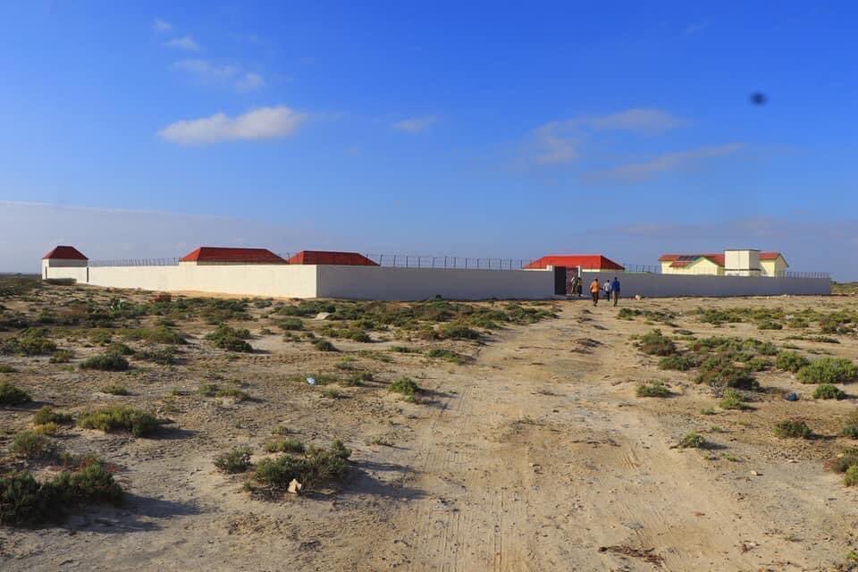 GalmudugDev's tweet photo. This is #Afbarwaaqo’s new main hospital; Its construction was funded by the community. #Galmudug https://t.co/LiQDP6bTE5