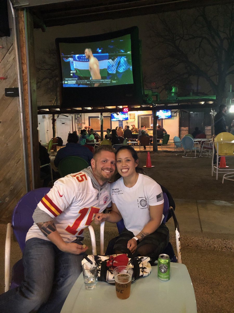 thefriendlyspot's tweet photo. #FriendlySaturday #ufcfightnight #modelo #cocktailsontap #craftbeer #liquor #friendlyeats #openair #local #southtownsatx https://t.co/pvvM8vmQjl
