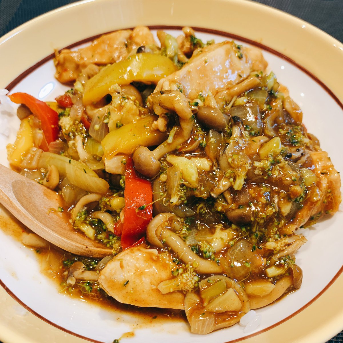 いぬこ かのまんさんのレシピでカレーとチーズケーキ うんま チーズケーキは牛乳入れ忘れましたwあとマリービスケット 砕いて敷くだけだとただの砕けたビスケットだ 繋ぎ必要 かのまんレシピ