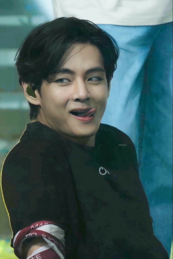 chaaataem's tweet photo. [ TAEKOOK AU ]

▪︎jorney

Siapa sangka Taehyung yang galak minta ampun jatuh cinta duluan kepada Jungkook, suaminya yang dinikahi karena perjodohan paksa oleh orang tua mereka. https://t.co/M2DnRis4C0