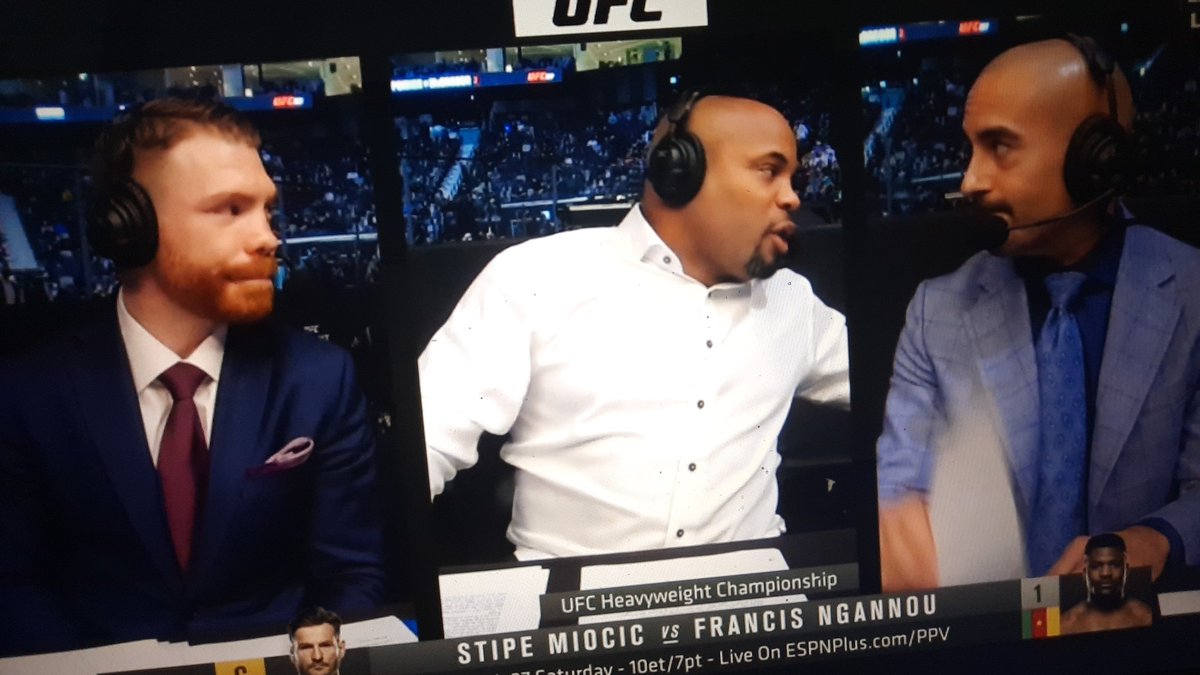 CallMeDaddythx's tweet photo. DANA WHITE: DONT ILLEGALLY STREAM THE FIGHT

ME LEGALLY STREAMING THE FIGHT VS ILLEGAL STREAMS #UFC257 #refund https://t.co/C9oCh08vxc