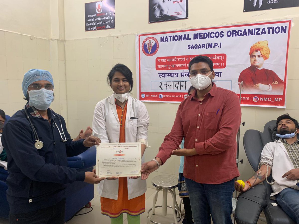 MP_NMO's tweet photo. नैशनल मेडिकोज ऑर्गनाइज़ेशन मध्यप्रदेश के सागर इकाई द्वारा शनिवार को पराक्रम दिवस (नेताजी सुभाष चंद्र बोस जयंती) के उपलक्ष्य में ज़िला अस्पताल स्थित ब्लड बैंक में रक्तदान शिविर का आयोजन किया गया।
@NMOBharat @MidhaSatish @dr_vishwambhar 
#NetajiSubhasChandraBose #nmomp #auseaimrn https://t.co/GLdYkmbMoE