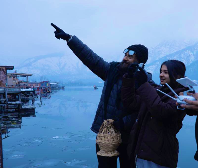 vivekagnihotri's tweet image. Stay away from those who doubt your greatness. Nobody is born without something great about them. #NotesToMyDaughter #DeshKiBeti #SchoolOfCreativity