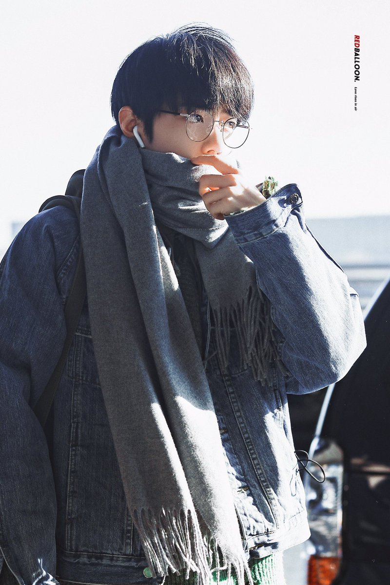 zhanbossdream's tweet photo. I haven’t seen these shots from 𝐑𝐞𝐝𝐁𝐚𝐥𝐥𝐨𝐨𝐧 before. 

Really love it when Xiao Zhan wears glasses. 
#XiaoZhan https://t.co/w0lmGCvul3
