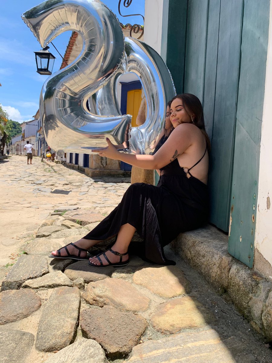sarahcarvalhoos's tweet photo. Feliz meu dia! 20tou🥳✨ https://t.co/NIUoaZHurM