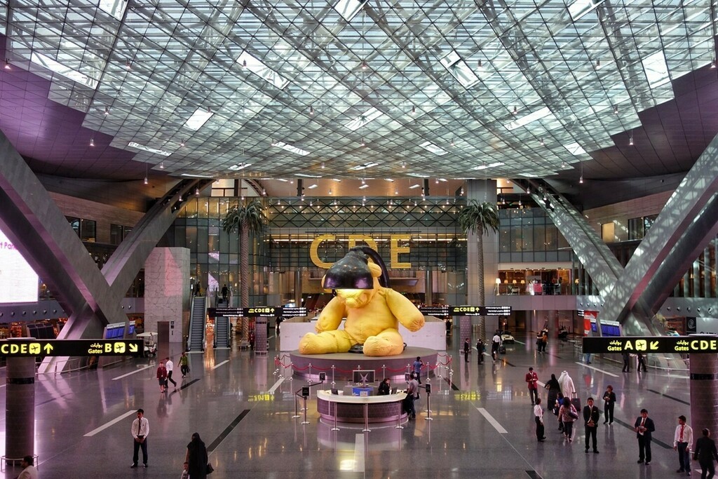 JetSetPandaz's tweet photo. I see this bear more than my family 🙈
🐼
#lampbear #ursfischer #architecture #hokarchitects #✈️ #doh #hamadinternationalairport #airport #airportterminal #flyinginstyle ##airbus #businesstravel #businessclass #frequentflyer #luxurytravel #businesstrav… https://t.co/nzV4Sn4Tbs https://t.co/bKJpo4am9w