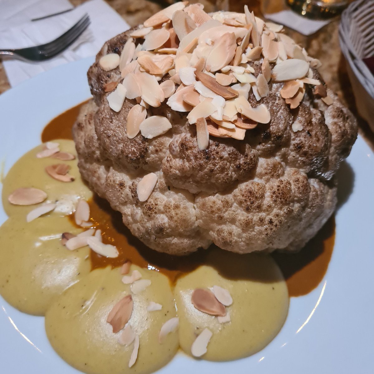 Foodtrotting's tweet photo. La cocina está a cargo de @GaleCocina que algunos recordarán por haber ganado #TopchefMX
Destaca en el menú el atún premium. Estos atunes los congelan a -35°C en los barcos, lo cual garantiza un sabor y textura lo más cercano al atún fresco.
#FoodtrottingMazatlan https://t.co/rYyWlD2273