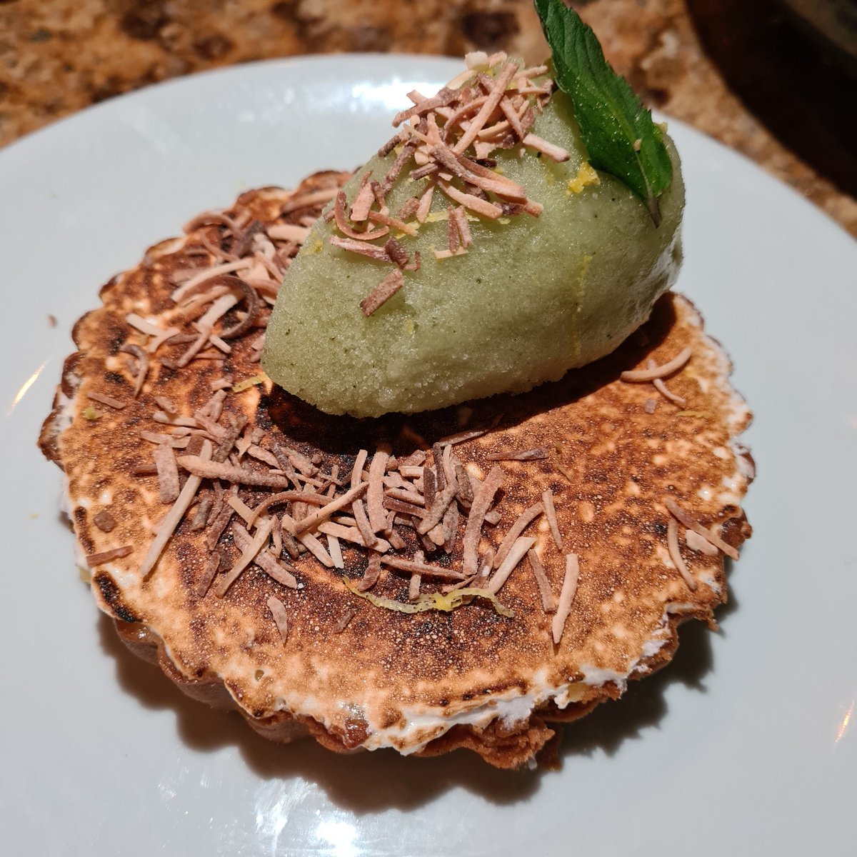 Foodtrotting's tweet photo. La cocina está a cargo de @GaleCocina que algunos recordarán por haber ganado #TopchefMX
Destaca en el menú el atún premium. Estos atunes los congelan a -35°C en los barcos, lo cual garantiza un sabor y textura lo más cercano al atún fresco.
#FoodtrottingMazatlan https://t.co/rYyWlD2273