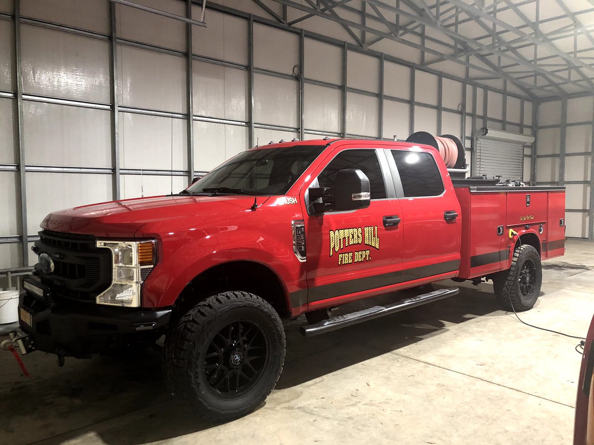 VfdHill's tweet photo. On Tuesday January 5th the new Potters Hill Brush 1 was placed in service. It’s a 2020 Ford F-350 mainly built in house only the lights, Radios, siren, lettering, wheels and tires and spray in bed lines was subbed out. https://t.co/lA1lSkBrAD