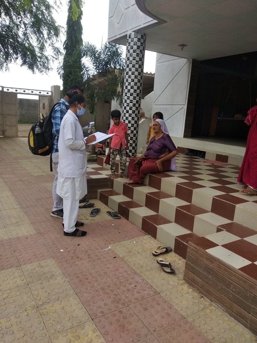 કોરોના મહામારી સમયે લોકડાઉન વખતે બધી ઓફિસવાળા વર્કફ્રોમહોમ જેવું કાર્ય કરતા હતાં ત્યારે આજ આરોગ્યકર્મી(તત્વો)ગુજરાત ના ખૂણે ખૂણે કોરોના શંકાસ્પદ કેસો શોધતા પોઝિટિવ કેસનું ઓક્સિજન લેવલ માપવા જતા  પરિવાર ની ચિંતા કર્યા વગર.<a href="/Nitinbhai_Patel/">Nitin Patel</a>