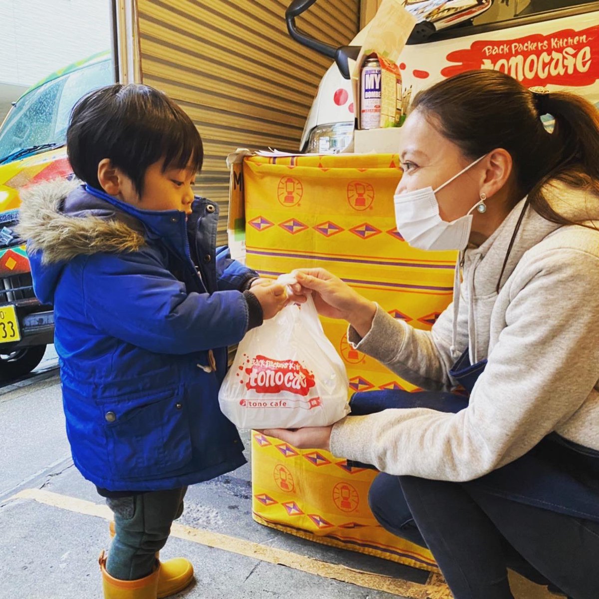 tonocafe111's tweet photo. 昨日の子ども食堂では、悪天候にも関わらず、たくさんのご来店を頂き、１４１人に、げんきだまタコライスを渡す事ができました。お越し頂いたみなさま、支援してくださった皆様、本当にありがとうございました！ https://t.co/dZIMOd1oj5