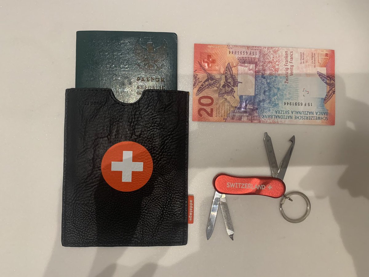 🔥GIVEAWAY🔥
-20 Swiss Franc = 316.000 rp
-dompet pasport
-key chain unik 
Utk 1 pemenang undi pickaw

Pastikan follow + RT utk masuk pickaw
End: 24 hours
Good luck.!