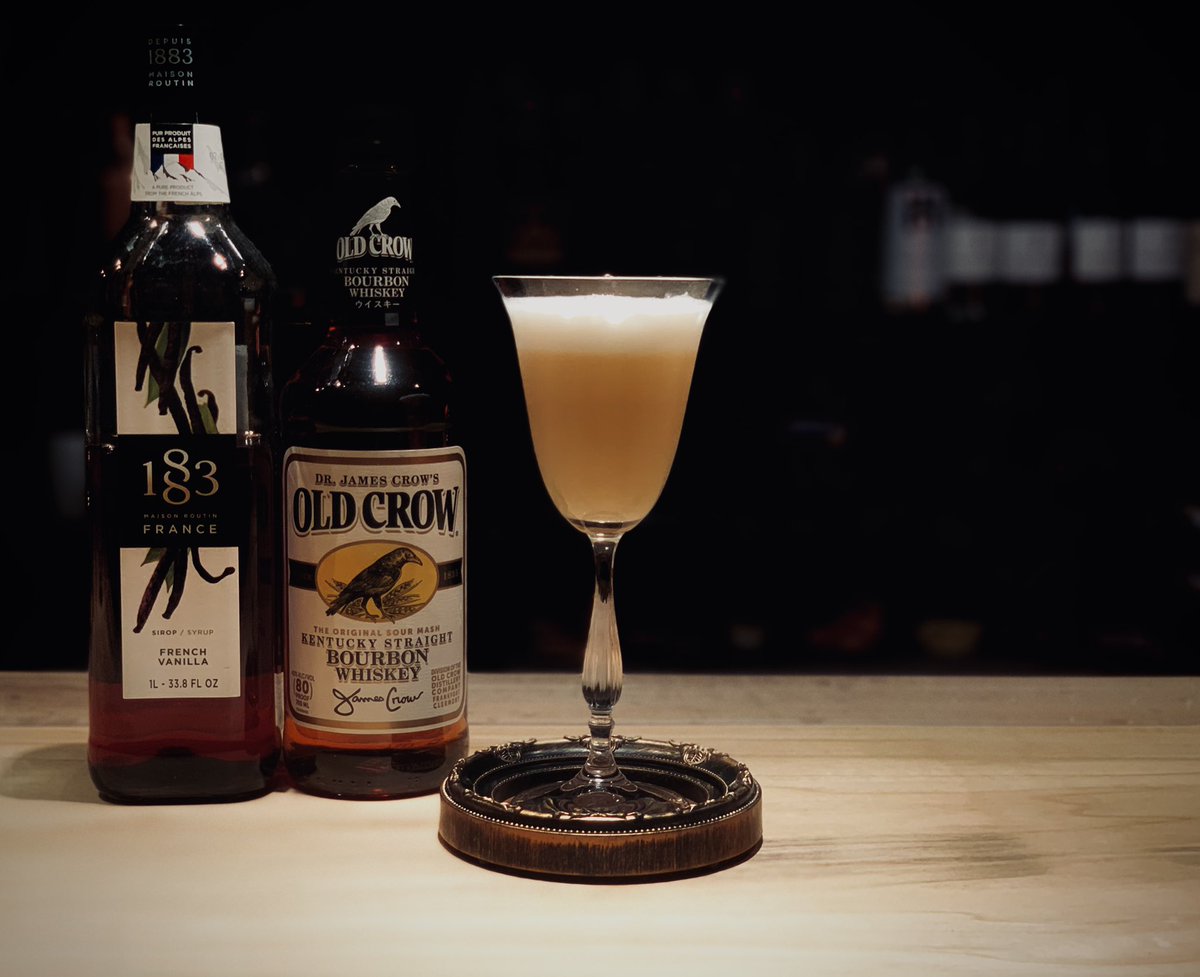 ট ইট র Cocktail Bar Raven 21年1月24日 日 の営業時間は16 00 00です Bourbon Vanilla Sour Whisky Sourをバーボンウイスキーとバニラフレーバーで ウイスキーにレモンの香りがのったシンプルなカクテル 卵白の口当たりの柔らかさと バニラの