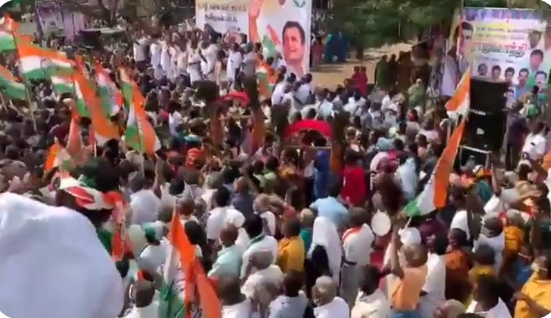 The crowd is flocking in Tamil Nadu for @RahulGandhi 
People of Tamil Nadu are going to create history...;
We love you Tamil Nadu!
#VanakkamRahulGandhi #TamilNaduWelcomesRahulGandhi