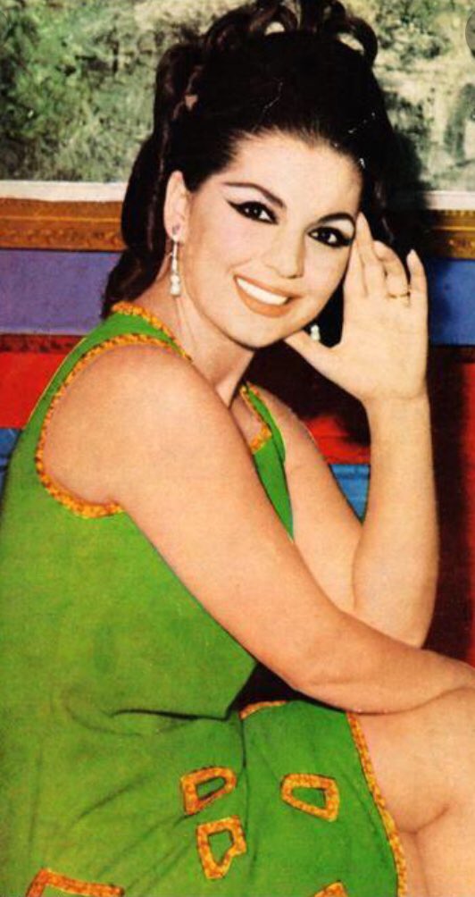 LadyJusticeIran's tweet photo. ٢٤ ژانويه سالگرد درگذشت زنى است با زيبايى طبيعى كه به قوانين مضحك بازيگرى پسا انقلاب تن نداد، منزلش در قبال آزادى اش مصادره شد و در گوشه گيرى درگذشت.#فروزان
Damn natural beauty of an artist who never accepted IR ridiculous post revolution rules & died in isolation.
#Forouzan https://t.co/s3cqwrHZ1h