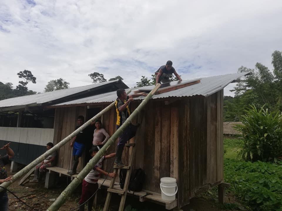 sachacristo1's tweet photo. Se instaló el segundo sistema solar y radio HF en territorio Shuar de Pastaza un trabajo en coordinación entre la Confeniae #Fenashp #Rhizomatica y @karasolar2030 https://t.co/D38jLOCFZj