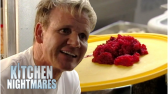 GORDON RAMSAY is Served Crab Cake That is Stuck to the Fish Tank! https://t.co/zzLdtKabvf