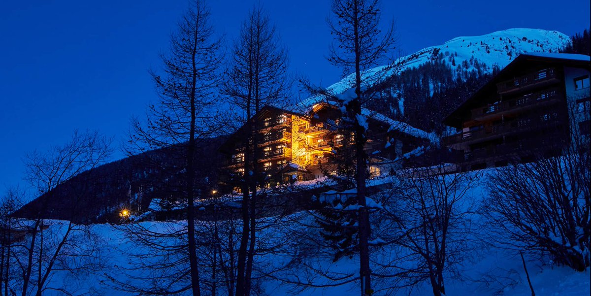 CastleWallis's tweet photo. Raus in den Winter geht auch in Corona-Zeiten
Wer sich an den eigenen vier Wänden sattgesehen und die Beschränkungen langsam satt hat, der sollte sich auf die Suche nach den besonderen Freizeitangeboten im Wallis machen.

https://t.co/CWBXhFsBEn https://t.co/TRJzZTyAQe