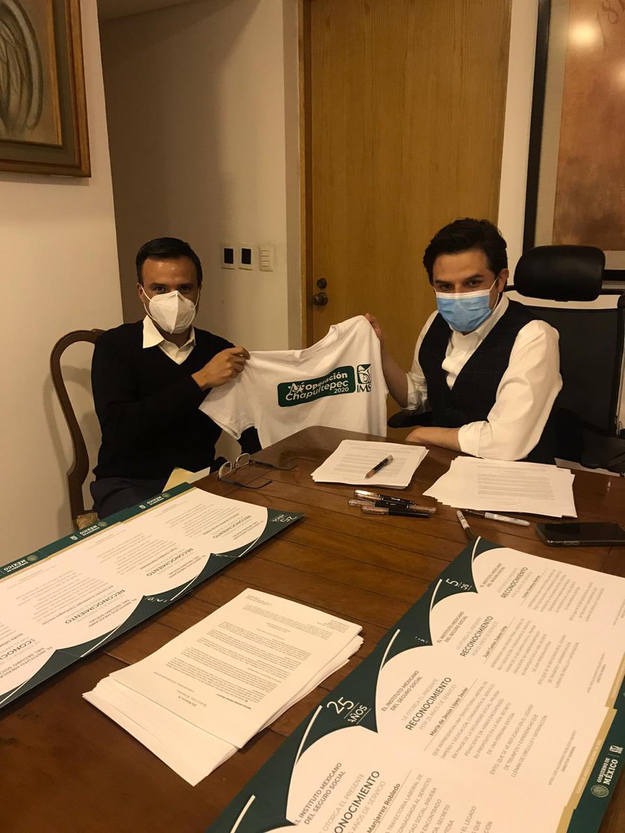 Hroblespeiro's tweet photo. Inició el regreso del personal médico y de enfermería que voluntariamente, y de manera solidaria, acudieron a la ZMVM y a BC a atender pacientes Covid ante la fuerte presión de la pandemia. Gracias! Son héroes y un orgullo para @Tu_IMSS. Buen regreso a casa! #OperacionChapultepec https://t.co/1IA3oFEAYS