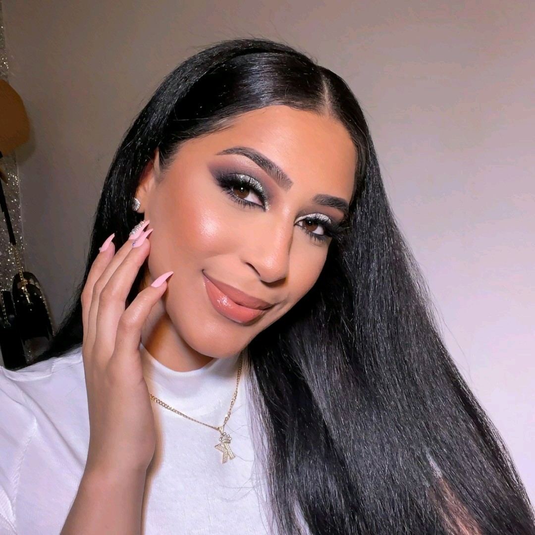 preciouskmua's tweet photo. Products used :
My @otzi Hydro moisturizer  Using @onesizebeauty New Tranlusent Powder and Black eyeliner #complimentary #SleighTheHolidaysVoxBox @Influenster @smashbox @otziskin @onesizebeauty https://t.co/QkiCBM6Vt4