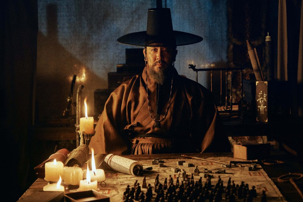 Ada pihak berkepentingan menaja pembuatan dan penyebarannya tapi bukan niat dia senjata biologi tu capai tahap pandemik macam Cho Hak Ju, bila dah luar kawalan dia terpaksa berpatah arang menyeluk pekasam.