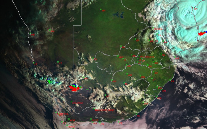 SABreakingNews's tweet photo. Parts of SA brace for rain, strong winds, flooding as storm Eloise moves inland https://t.co/Z5J00z6w84 https://t.co/GrzoVkiJzi